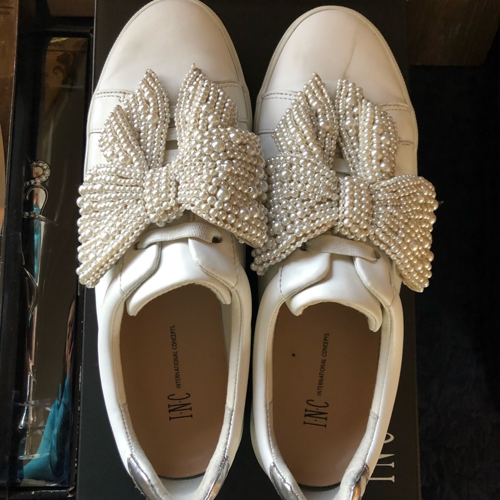 International Concepts fancy white tennis shoes